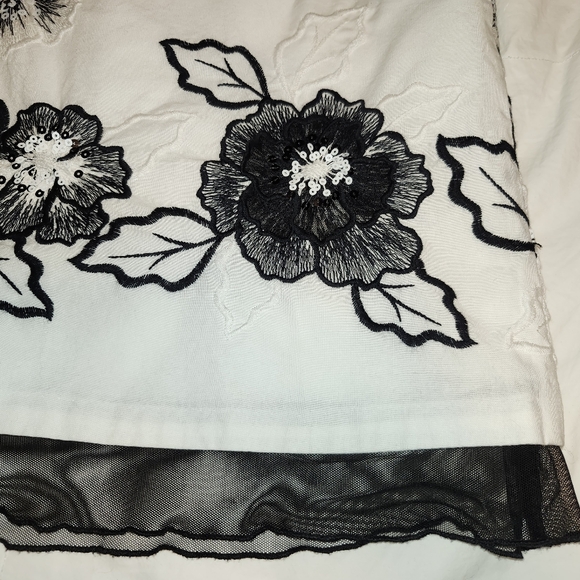 Bianca Nygard black and white skirt with sequined flower applicaes size 14 - Picture 8 of 13